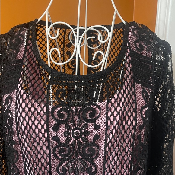 Nicole Miller Black Lace Top with Pink Underlay – Size L (Regular) - Picture 5 of 16